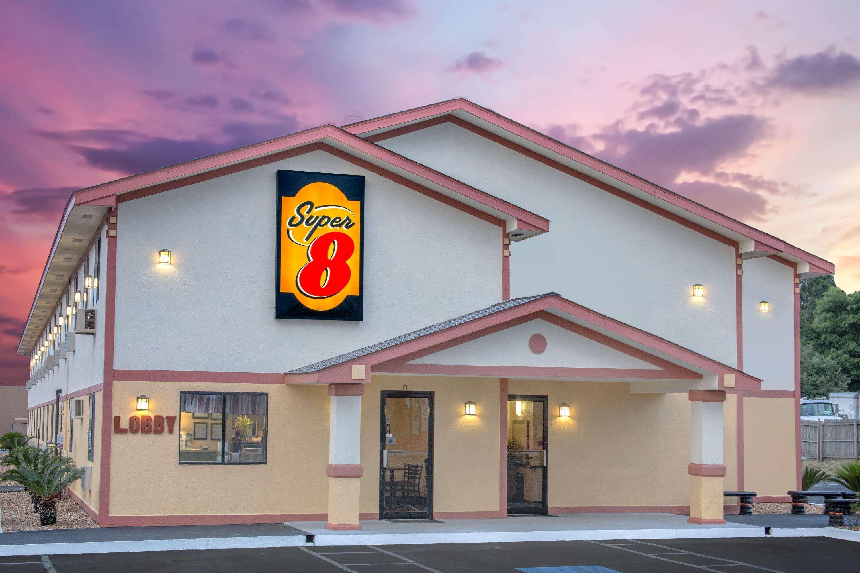 Super 8 By Wyndham Douglas Exteriör bild